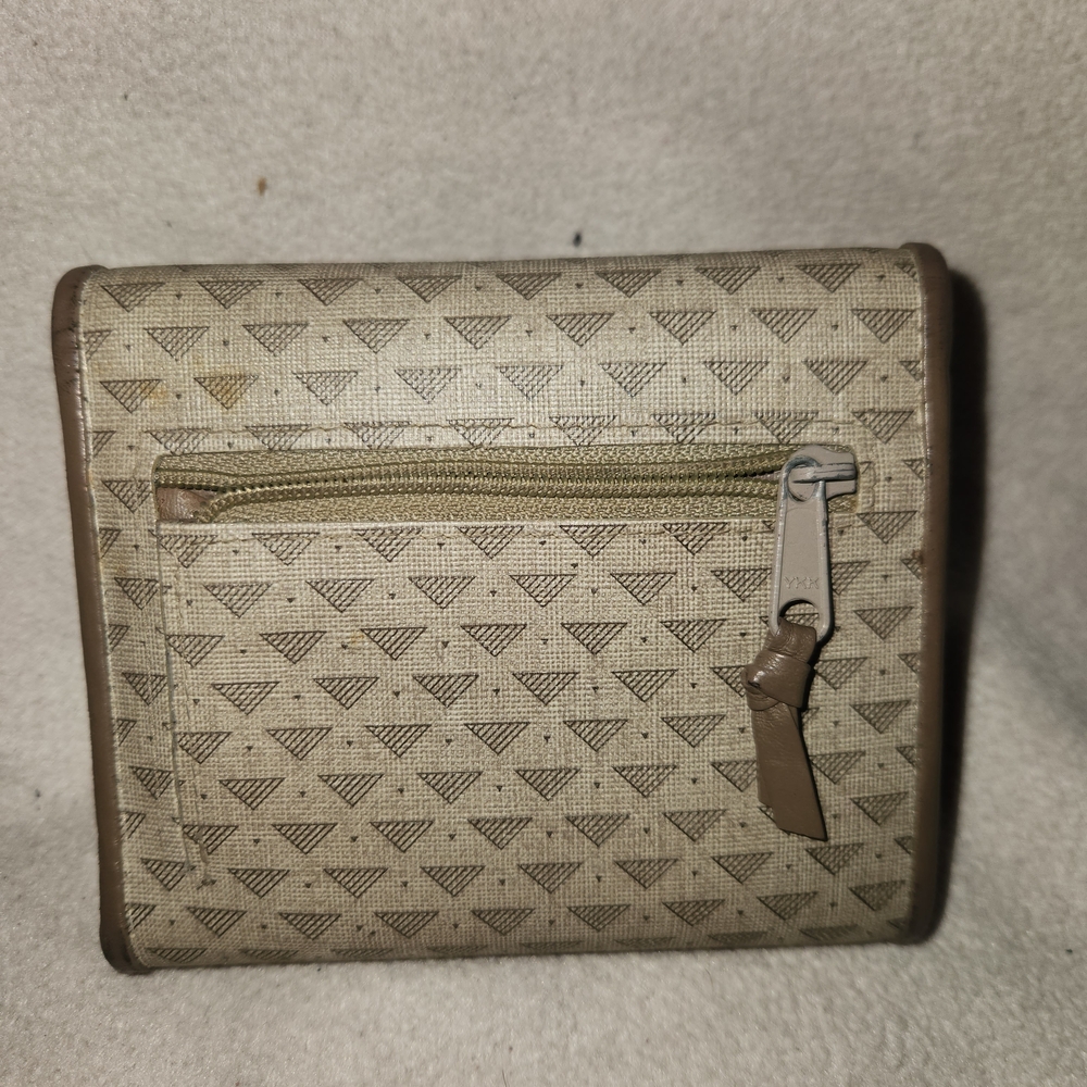 Liz Claiborne Brown Triangular Pattern Wallet - image 3